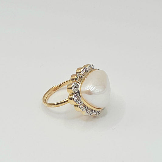 Oversized Pearl Finger Ring