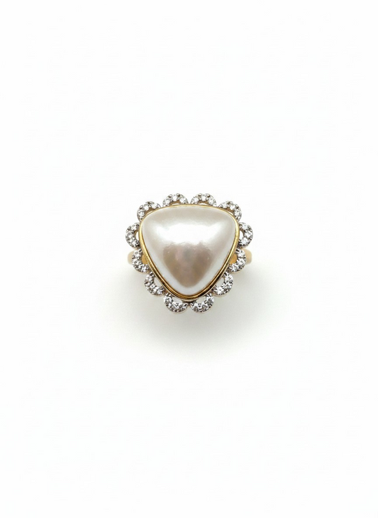 Oversized Pearl Finger Ring