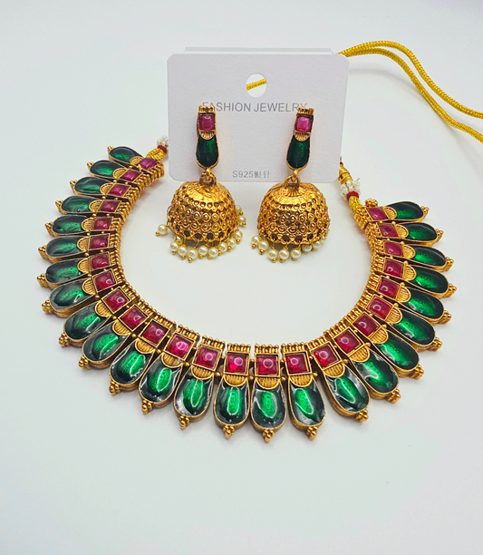 Traditional Green Necklace