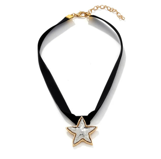 Star Pattern Choker Pendant