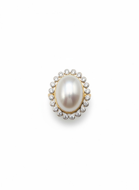 Oversized Pearl Finger Ring
